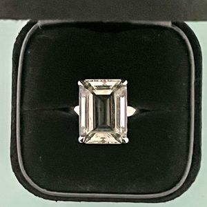 Size 8 Tiffany & Co. 9 Carat Emerald Cut Prasiolite